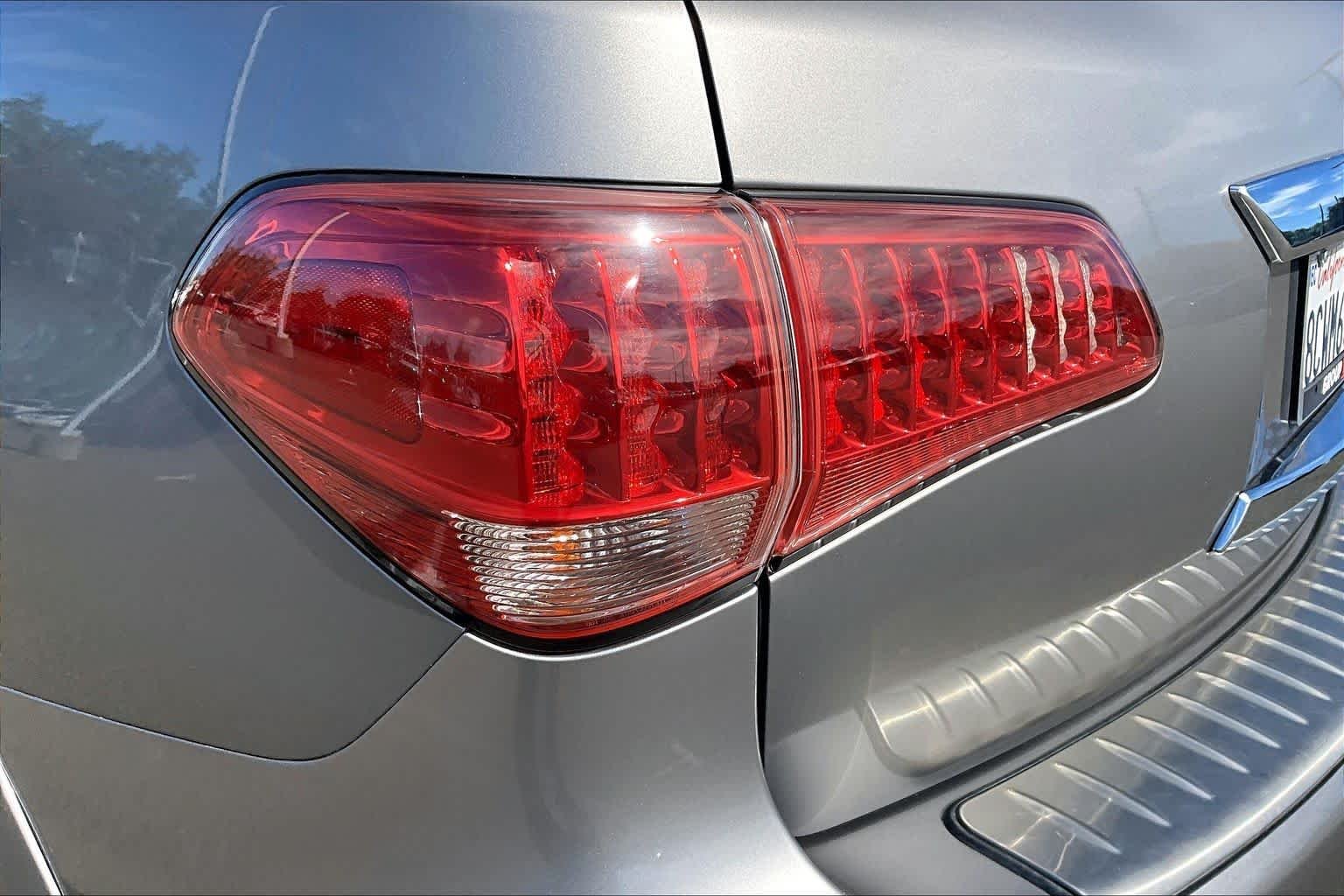 Used 2012 Platinum Graphite INFINITI 7-passenger image 28