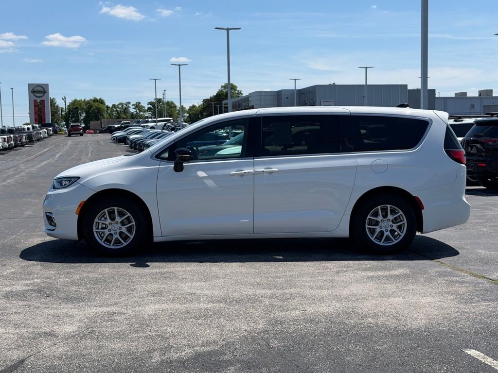 Used 2026 White Chrysler Select image 8