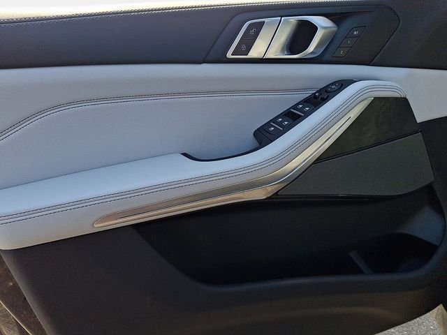 New 2026 Black Sapphire Metallic BMW xDrive40i image 10