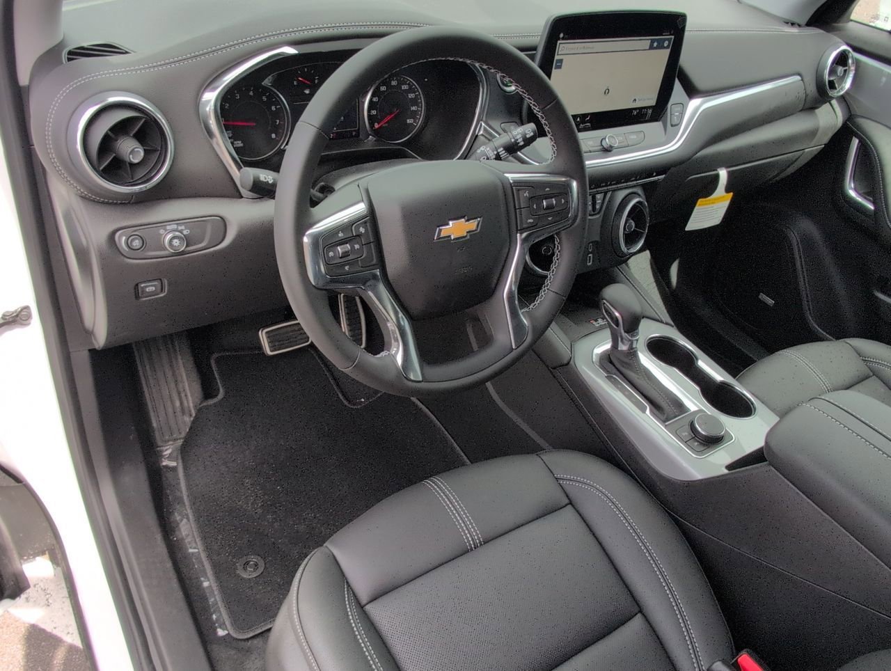 New 2026 Summit White Chevrolet 3LT image 10