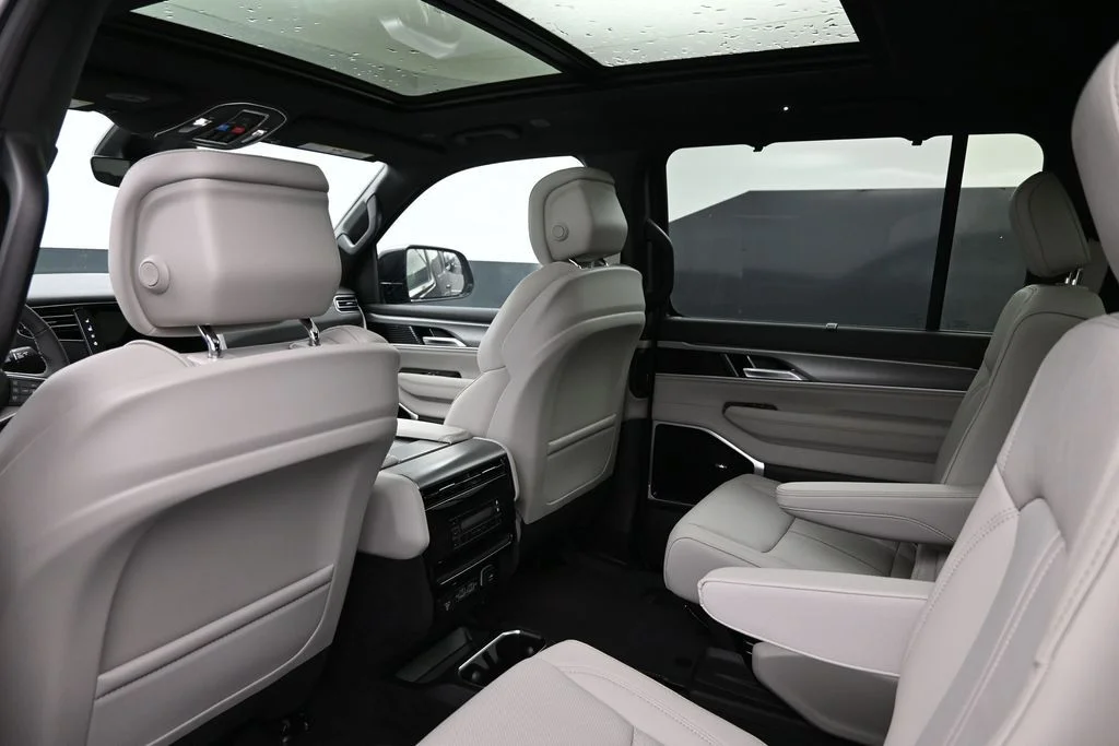 New 2026 High Gloss Black Exterior Paint Jeep Limited Altitude image 33