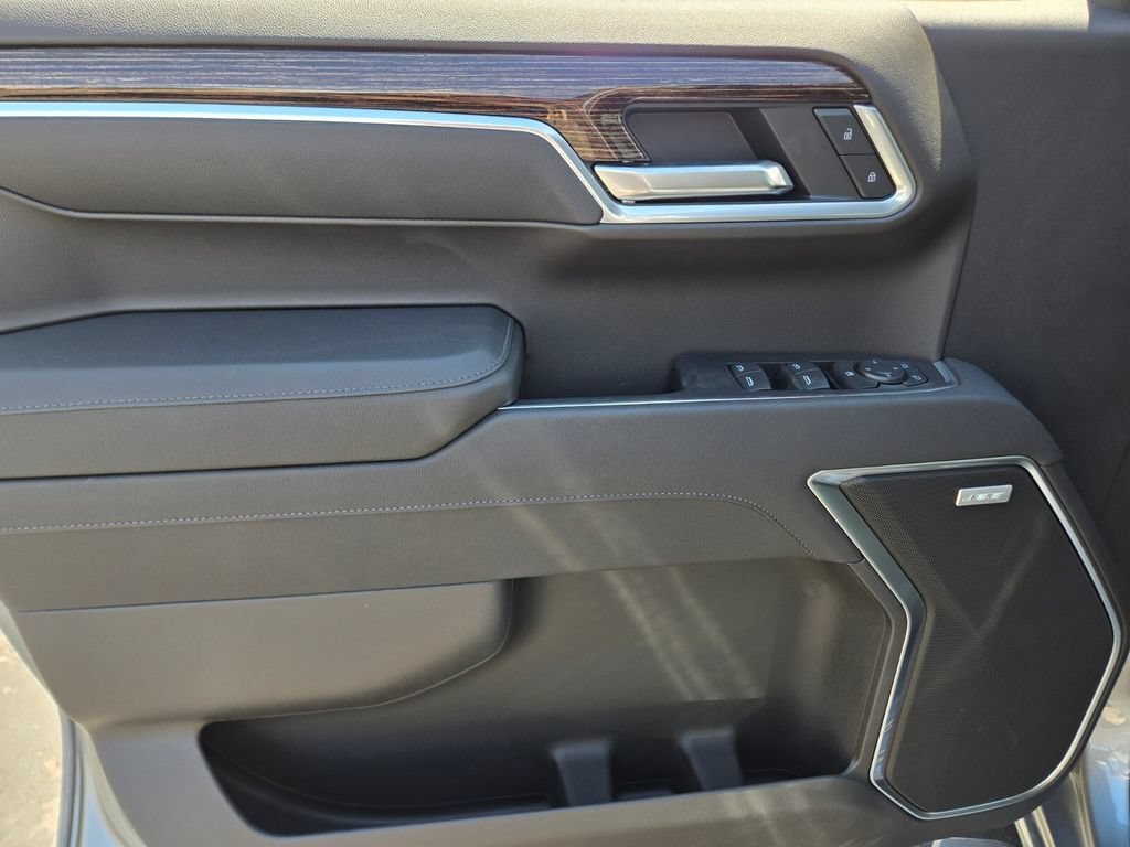 New 2026 Sterling Metallic GMC Elevation image 9