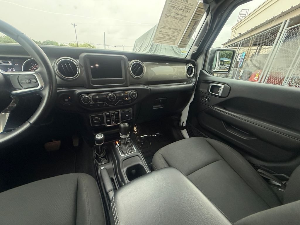 Used 2019 White Jeep Unlimited Sahara image 15