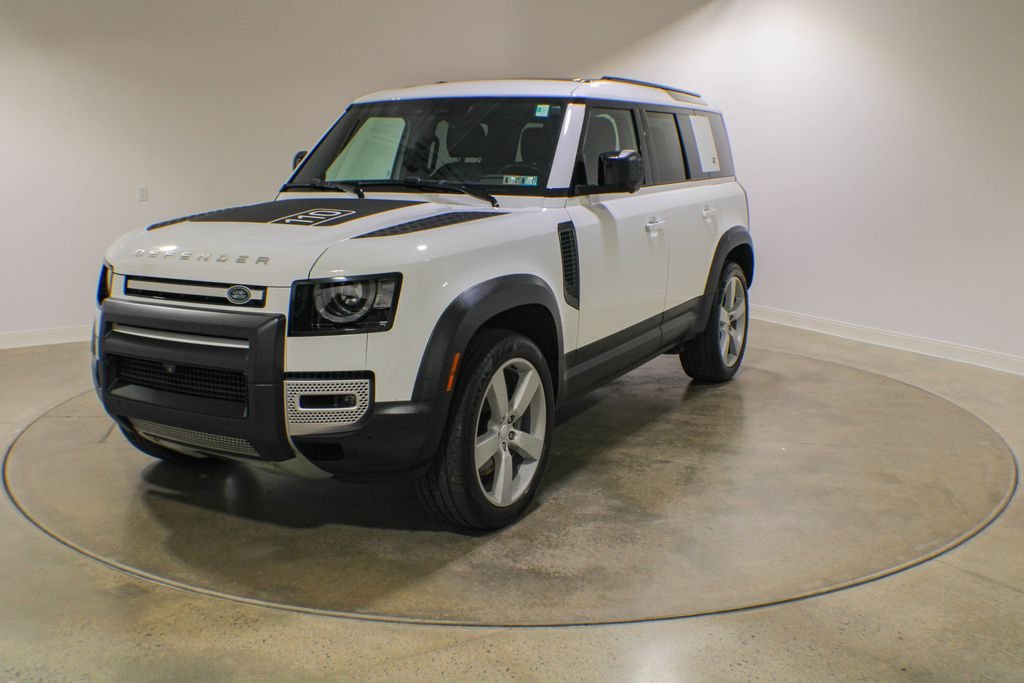 Used 2023 Fuji White Land Rover SE image 1