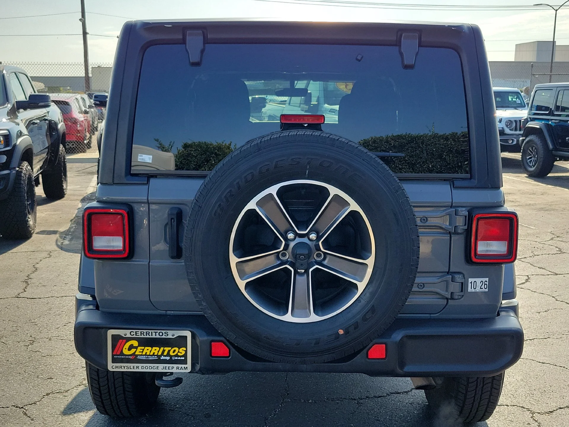 Used 2023 Gray Jeep Sahara image 3