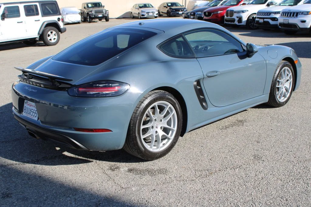 Used 2018  Porsche Base image 4