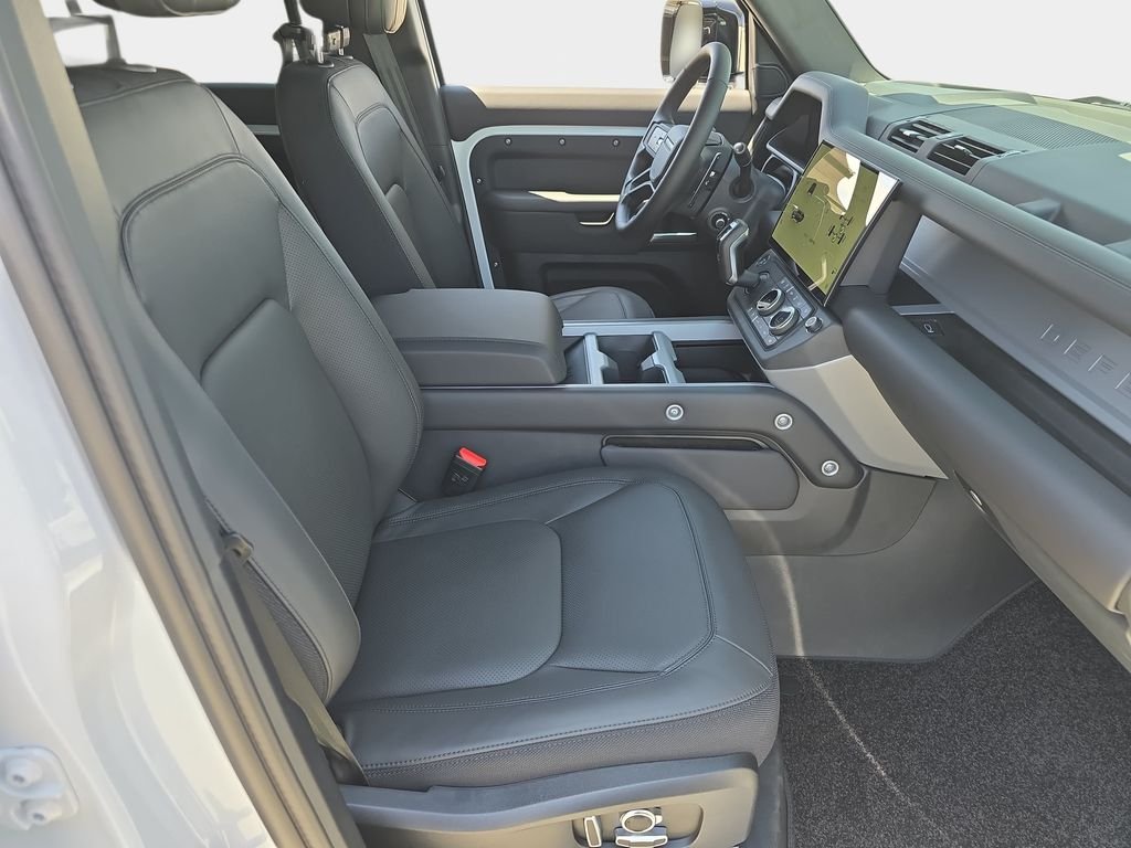 New 2026 Fuji White Land Rover V8 image 10