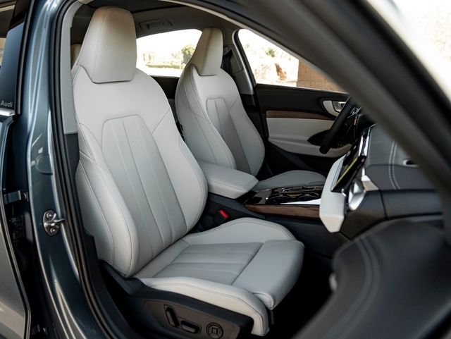 Used 2025 Horizon Blue Metallic Audi  image 37