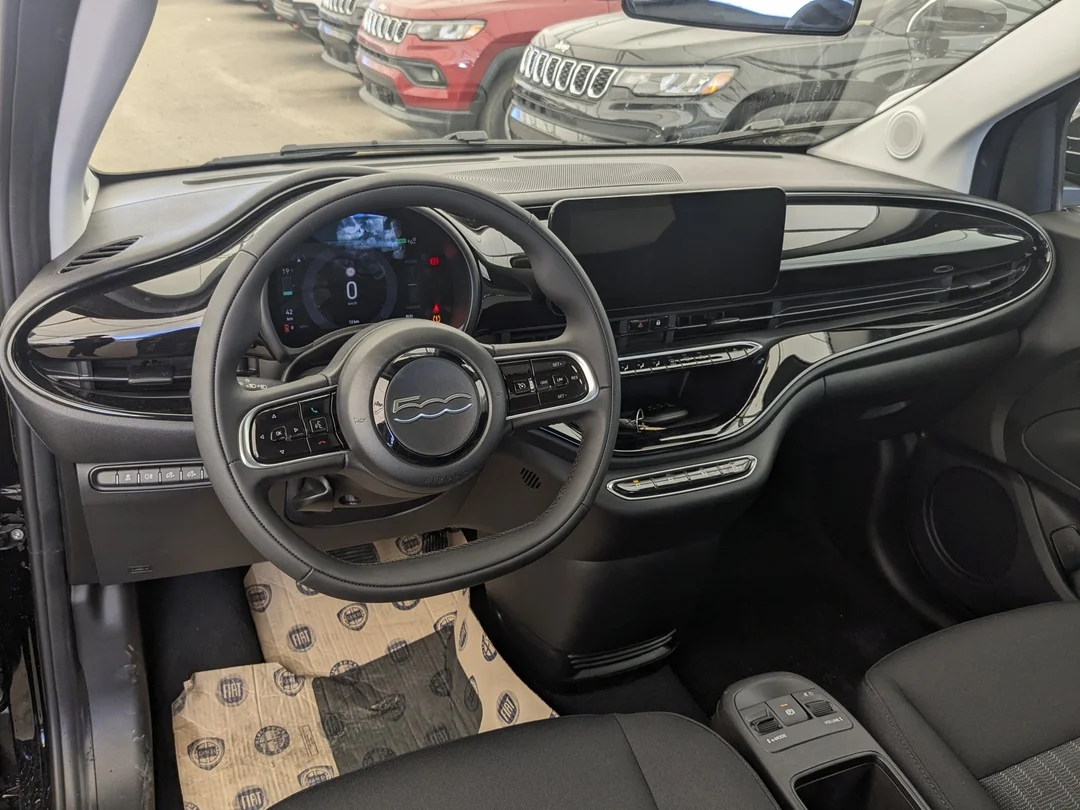 New 2026 Black FIAT Pop - - FWD - 42kWh Battery - Lane Keep Assist - Backup Camera - Keyless Entry & More! image 22