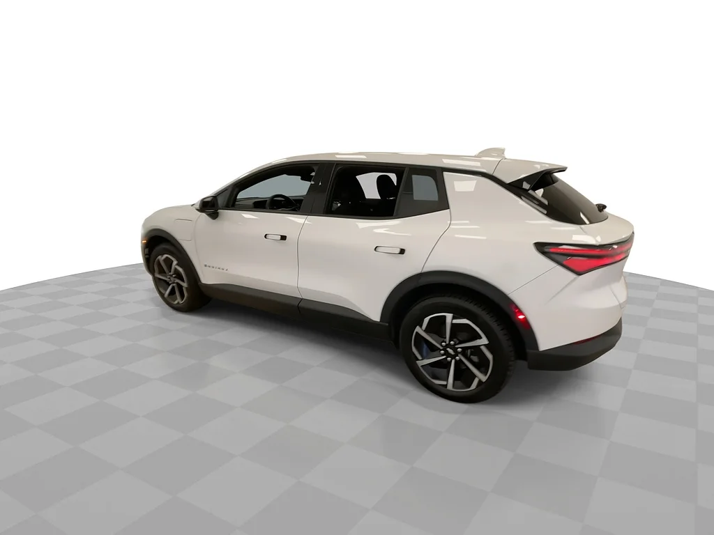 Used 2025 Summit White Chevrolet LT image 7