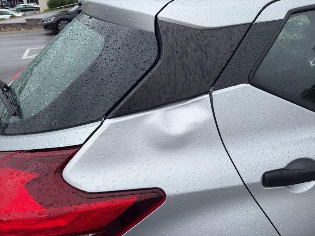 Used 2018 Brilliant Silver Nissan S image 8