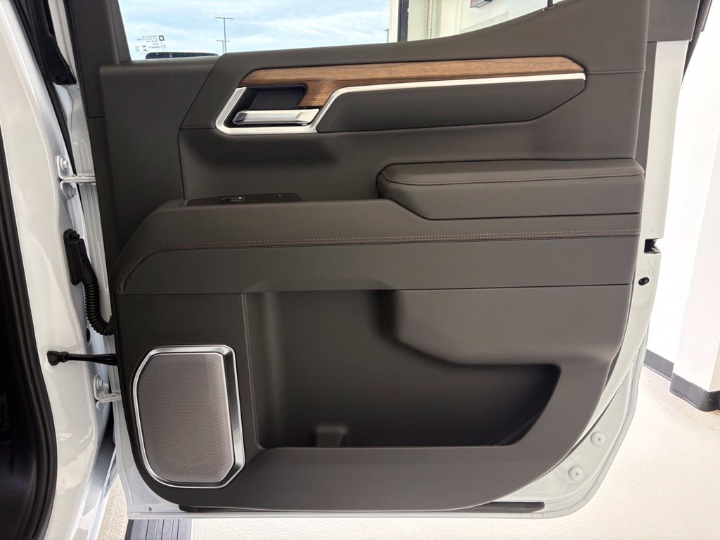 New 2026 Polar White Tricoat Chevrolet High Country image 42