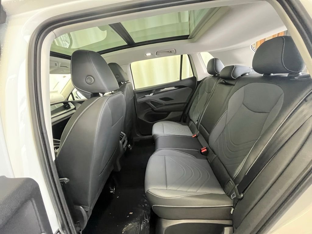 New 2026 White/off-white Volkswagen 2.0T SE image 23