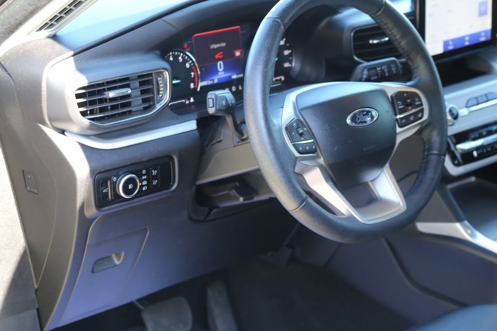Used 2024 Gray Ford XLT image 9