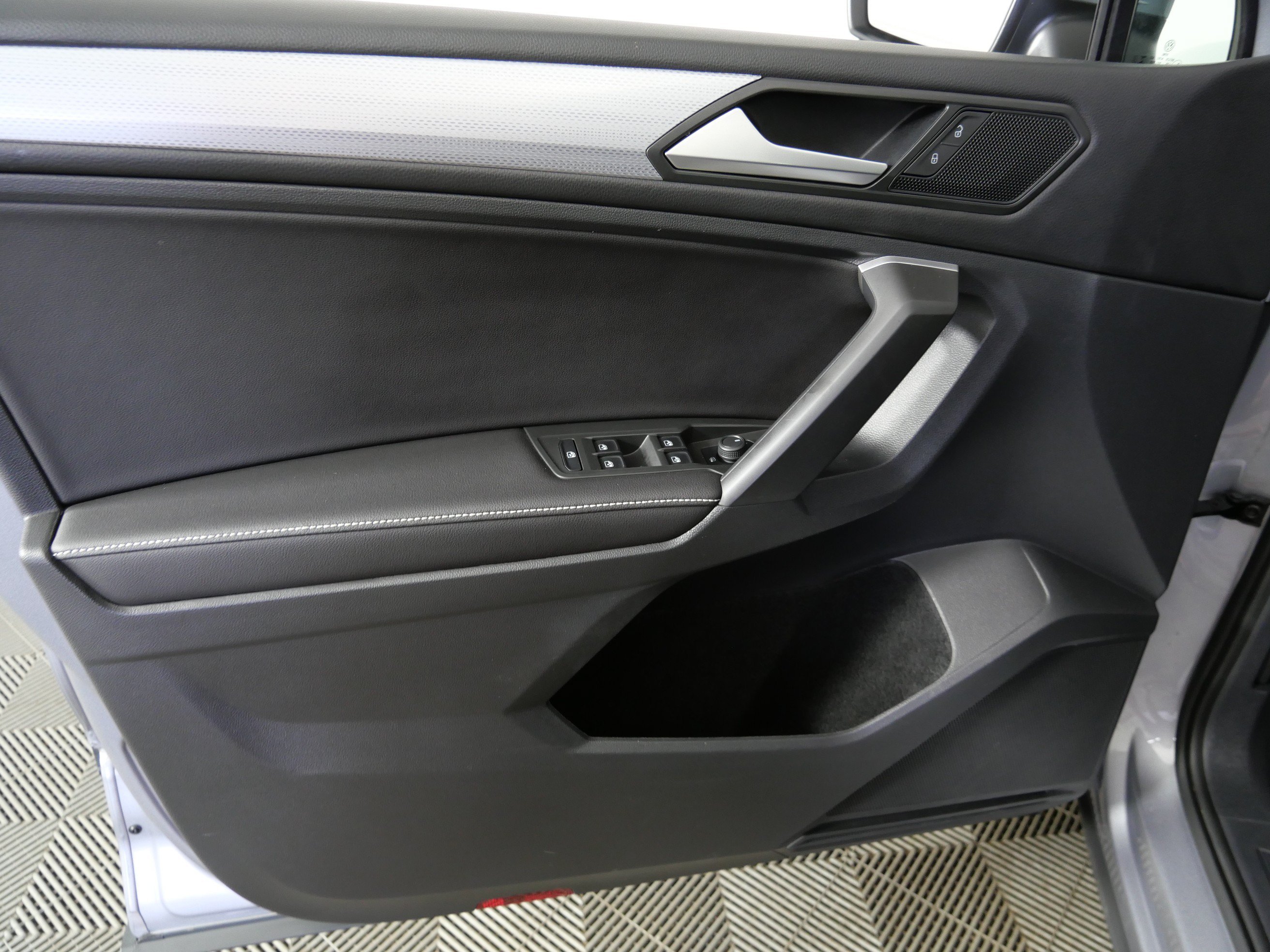 Used 2024 Silver Volkswagen S image 21