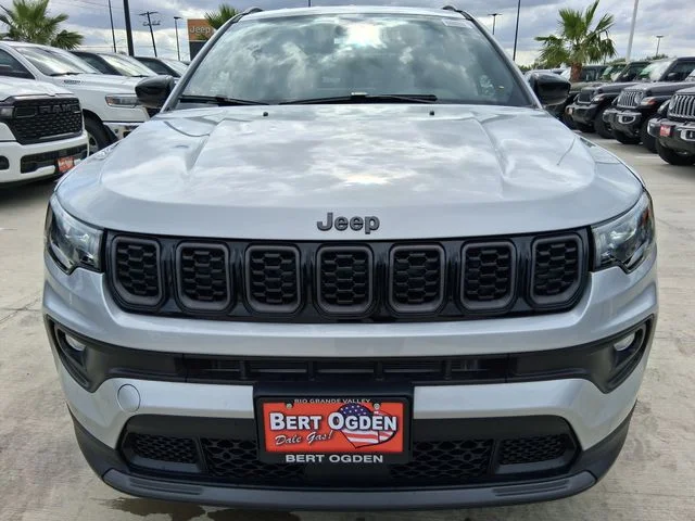 New 2026 Silver Zynith Metallic Clear-Coat Exterior Paint Jeep Latitude image 2