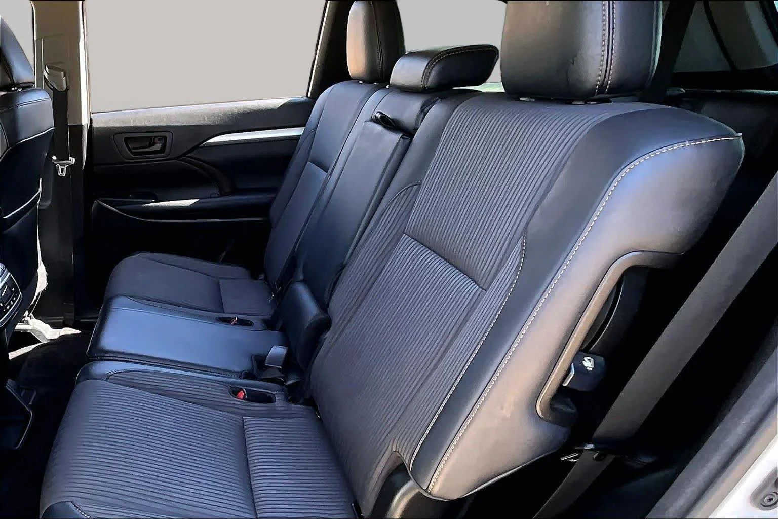 Used 2017 Blizzard Pearl Toyota LE image 20
