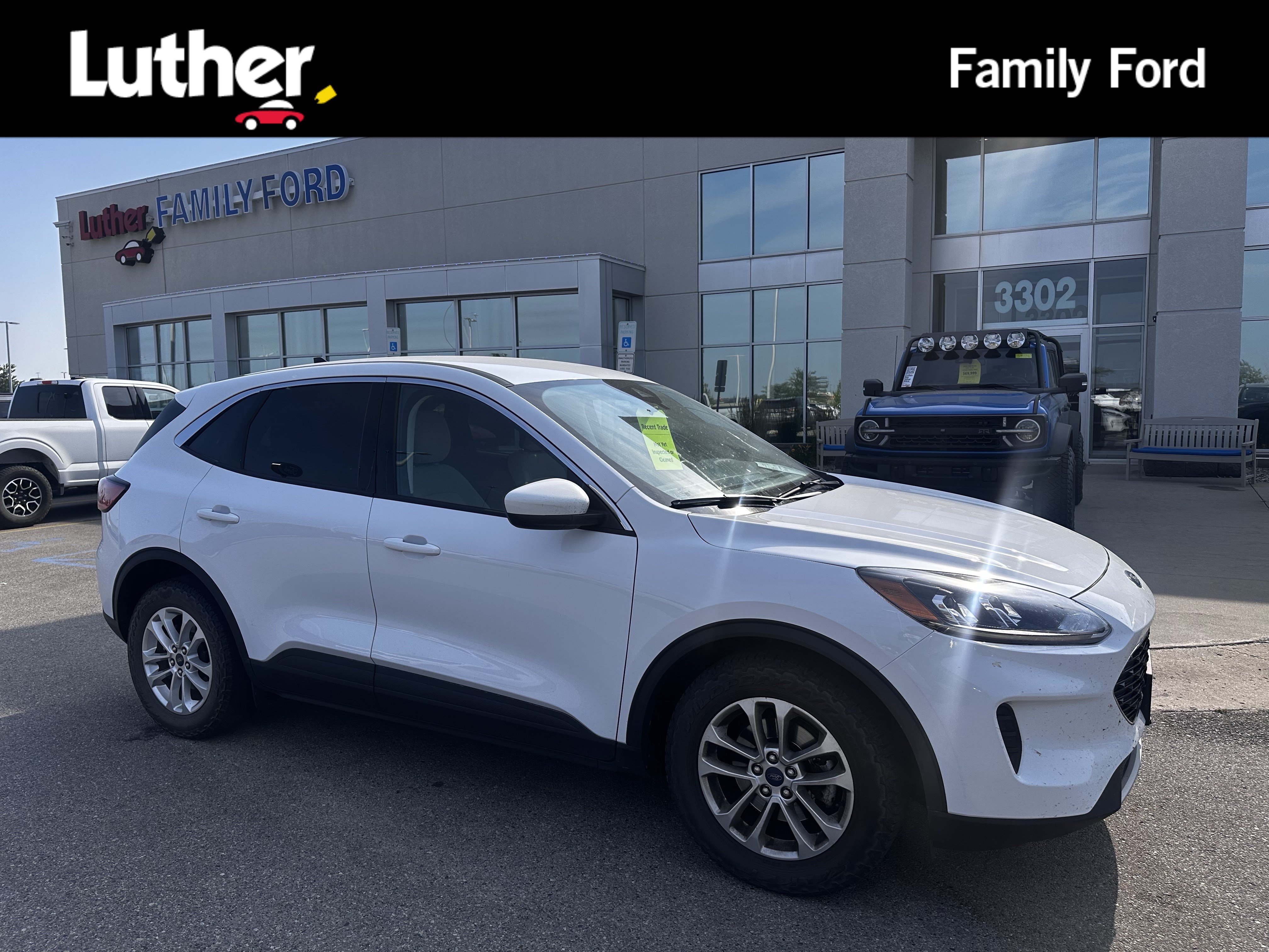Used 2021 Oxford White Ford SE image 1