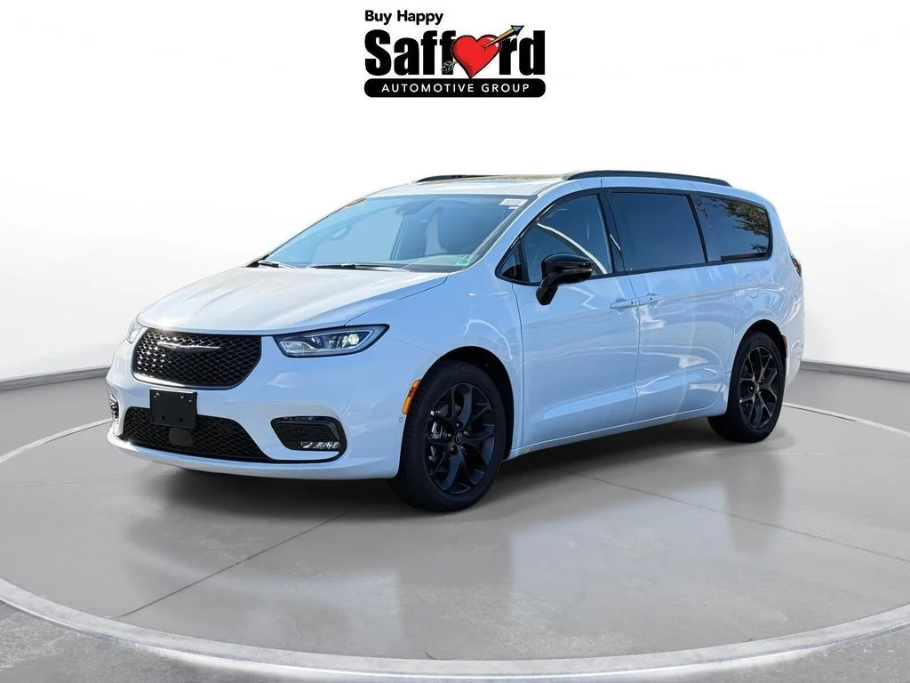 2026 Chrysler Pacifica Limited's photo