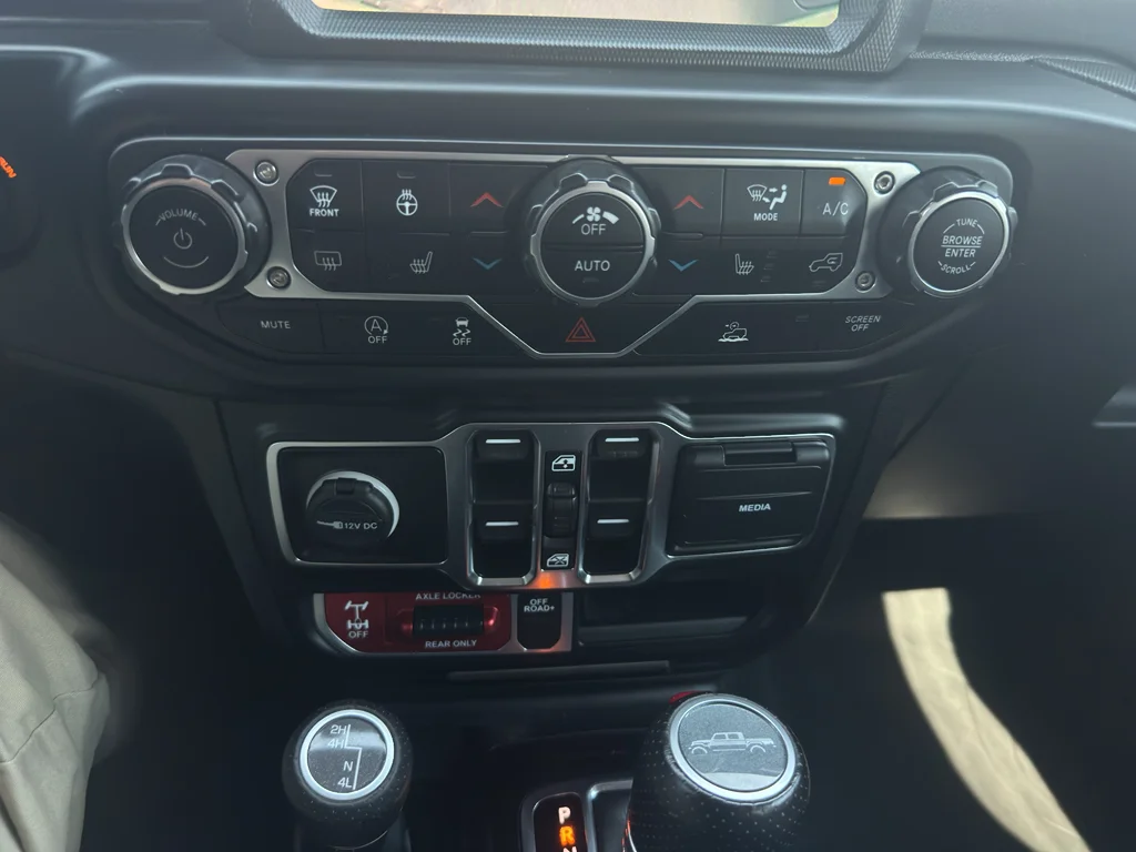 Used 2022 Sting-Gray Clearcoat Jeep Mojave image 35