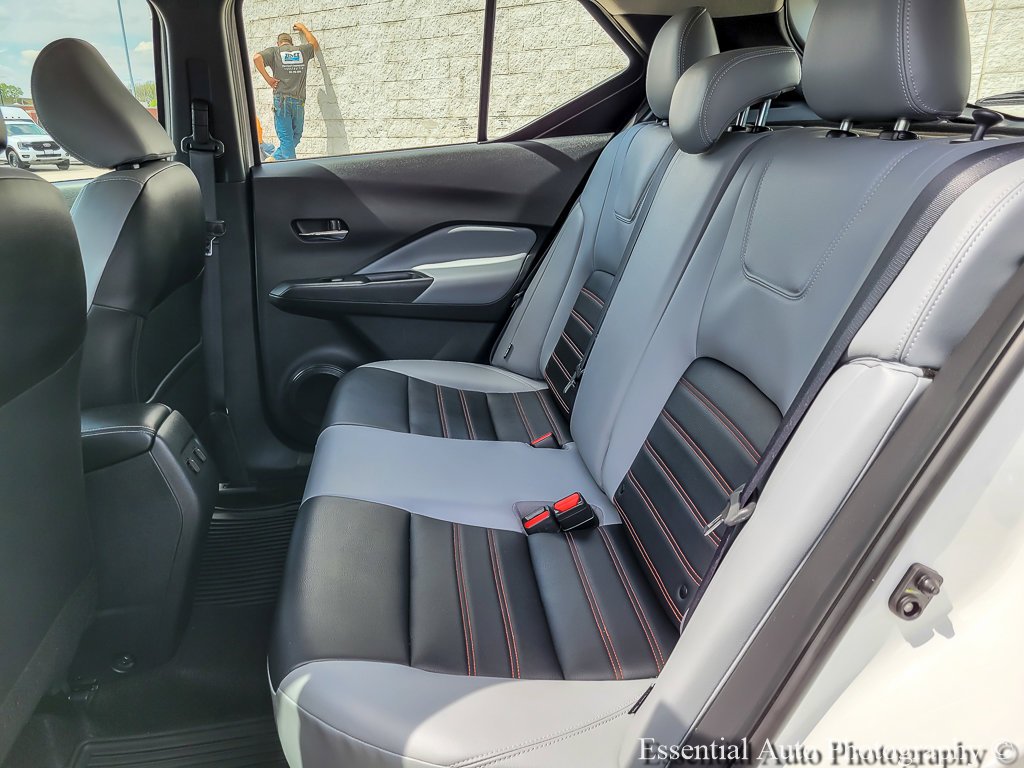 Used 2023 Aspen White Tricoat/Super Black Nissan SR image 9