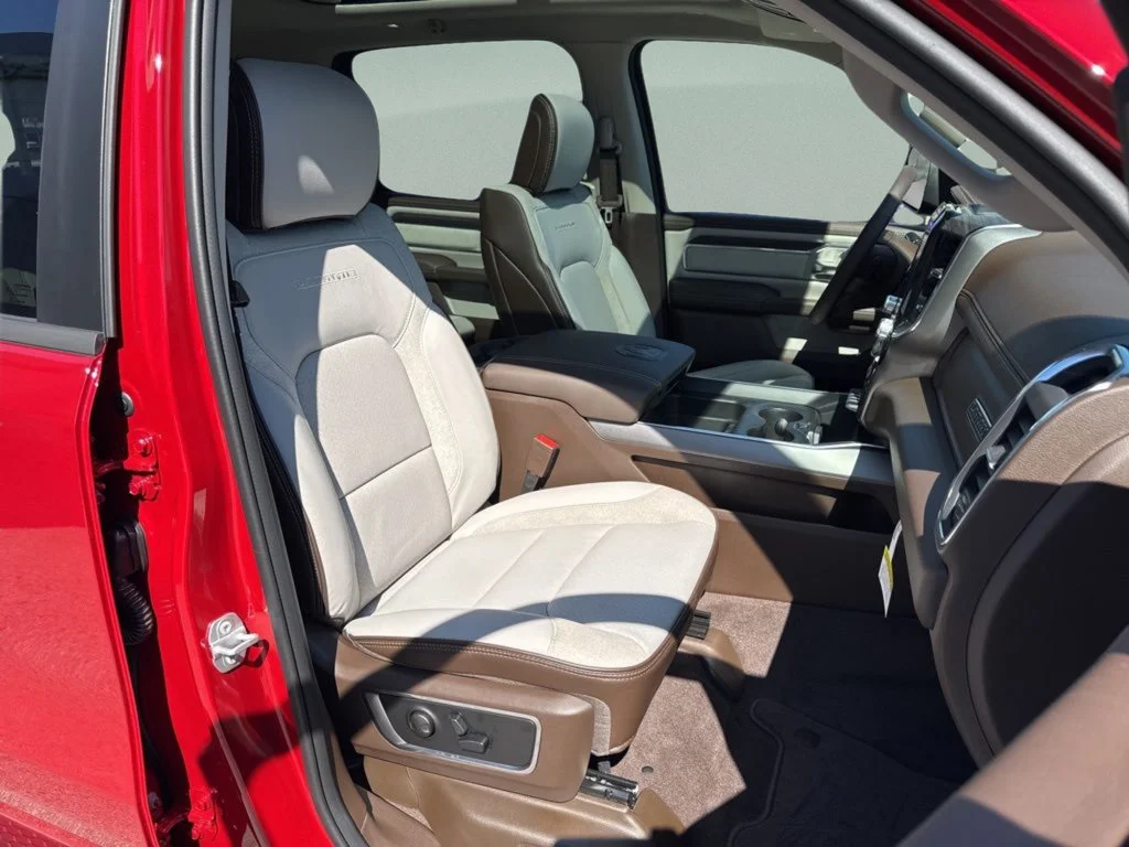 New 2026 Molten Red Pearl-Coat Exterior Paint RAM Laramie image 32