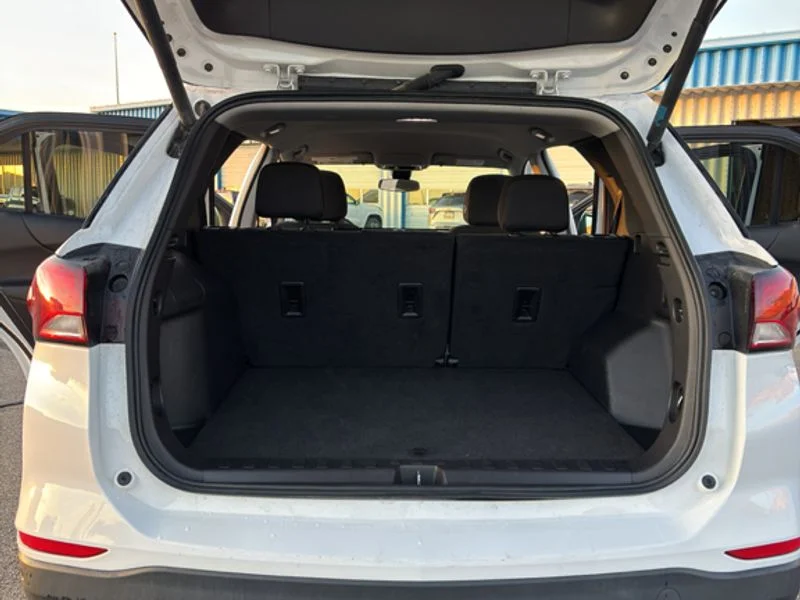 Used 2024 Summit White Chevrolet LT image 14