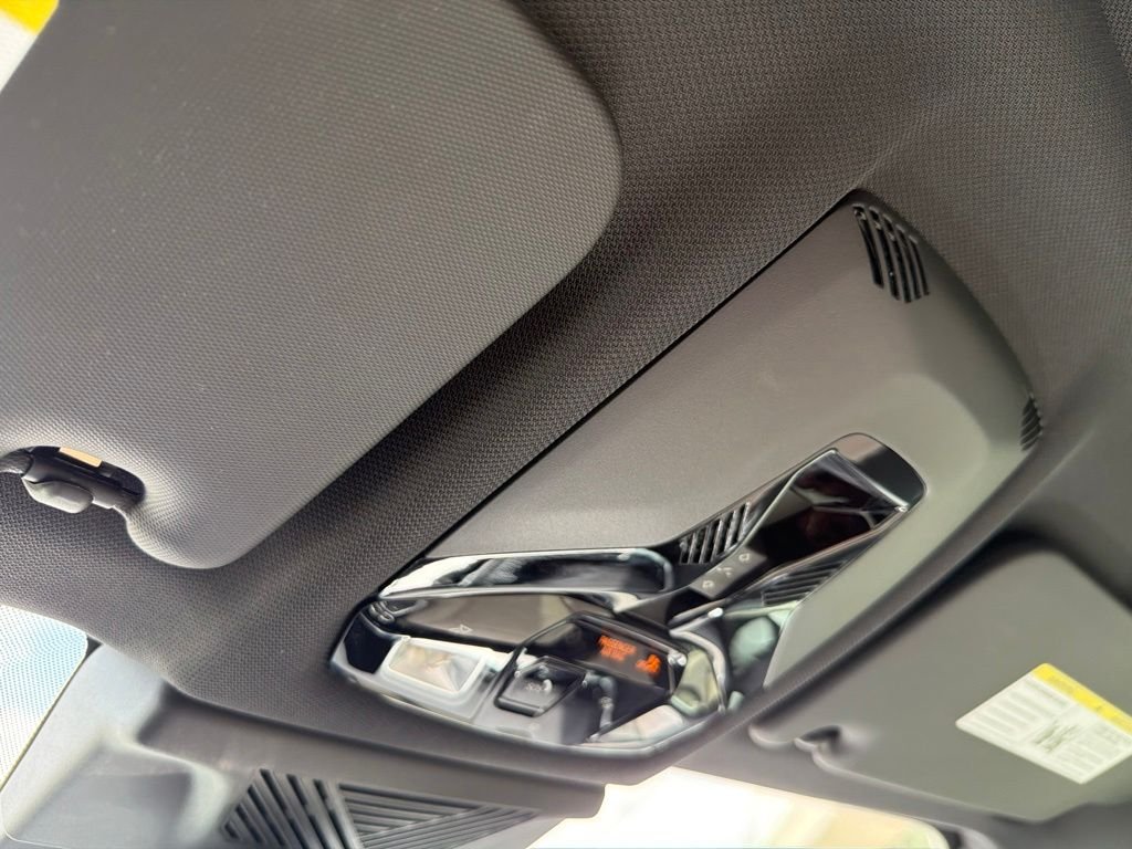 Used 2025 White BMW xDrive28i image 25