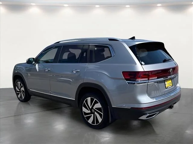 Used 2024 Silver Volkswagen 2.0T SEL image 4