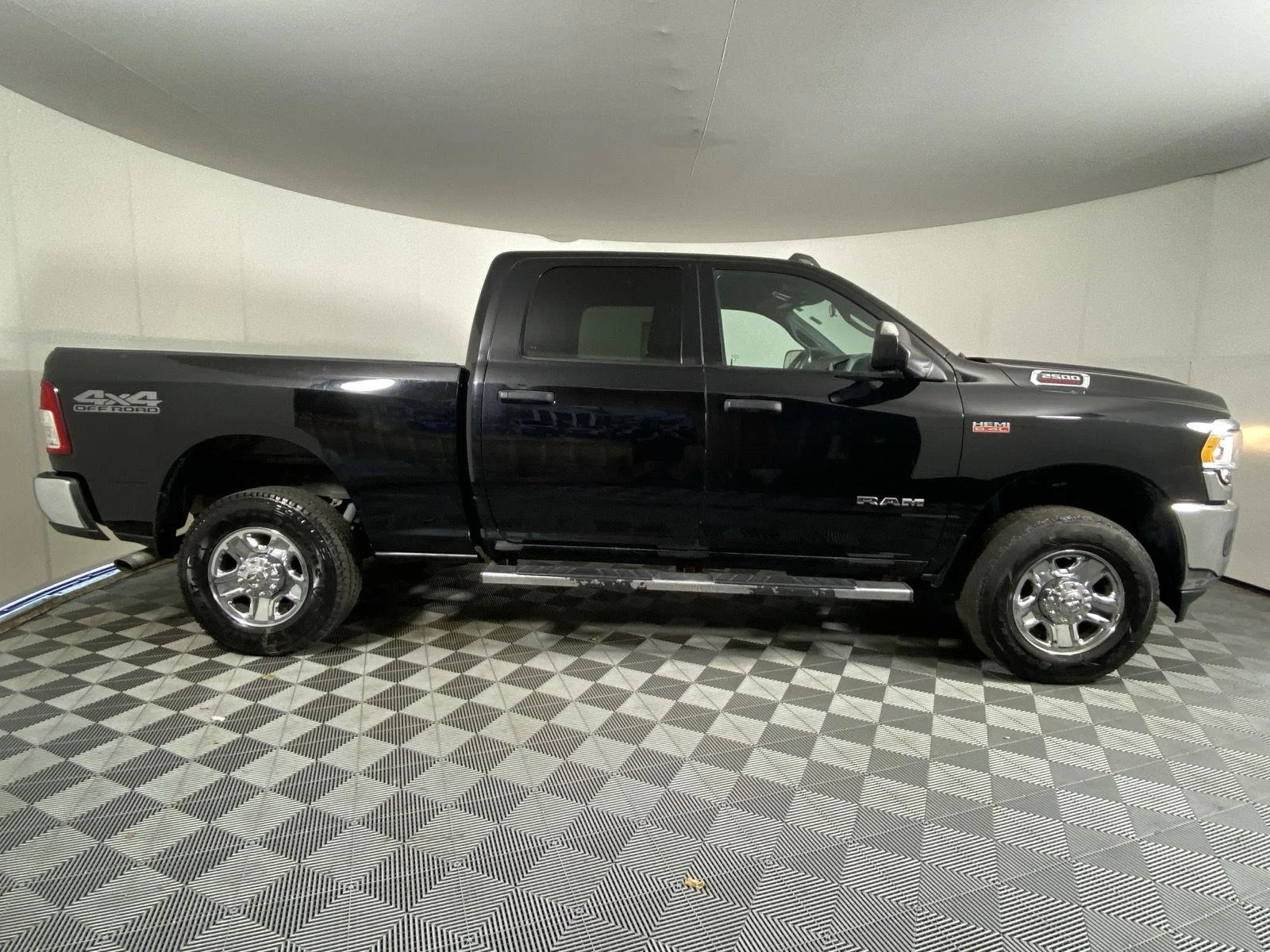 Used 2021 Diamond Black Crystal Pearlcoat Ram Tradesman image 8