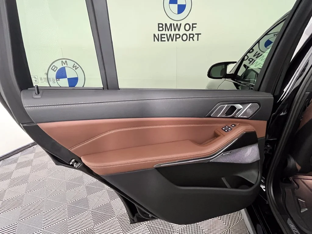 Certified Used 2027 Black Sapphire Metallic BMW M60i image 29