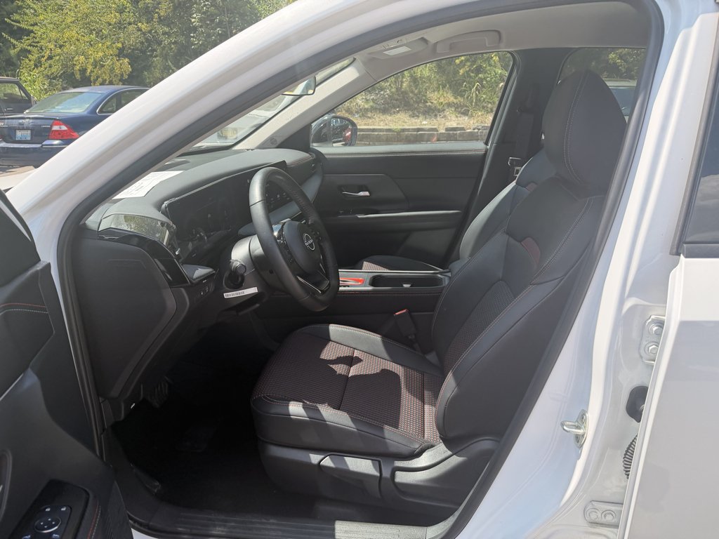 Used 2026 Aspen White Tricoat Nissan SR image 6