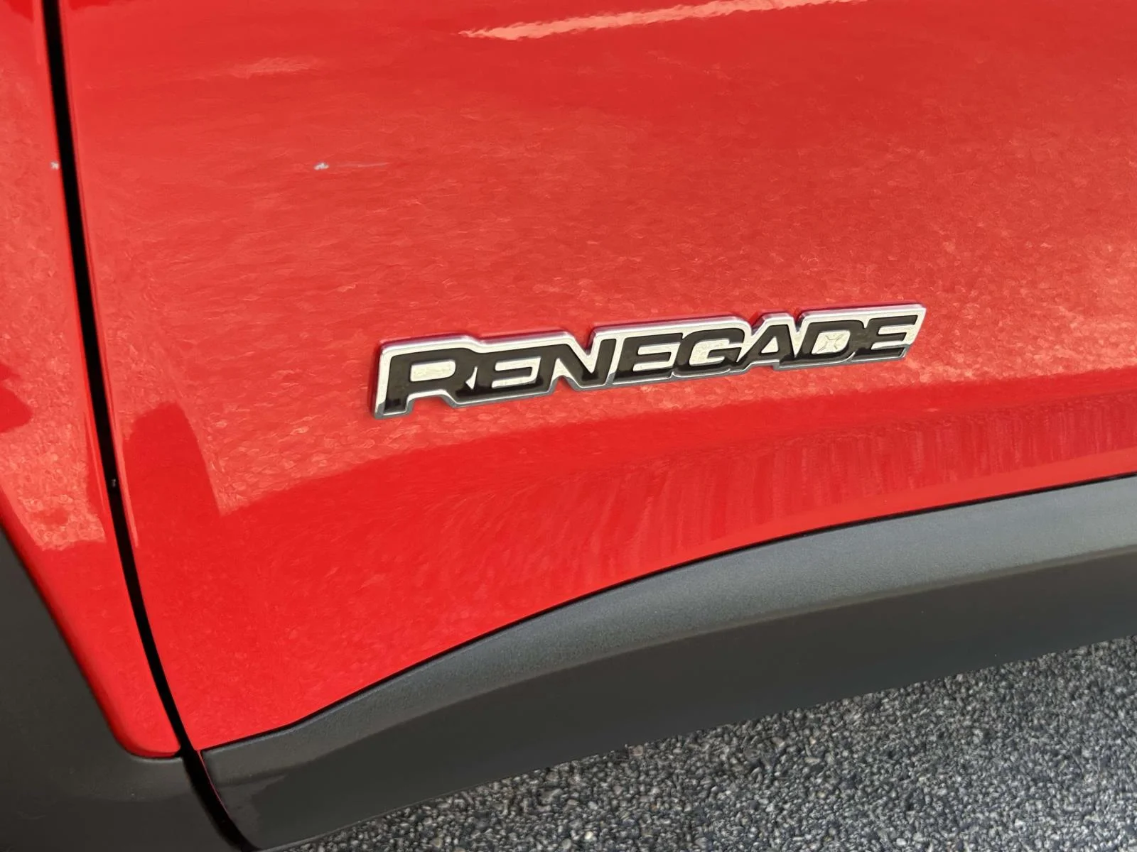 Used 2019 Red Jeep Latitude FWD image 10