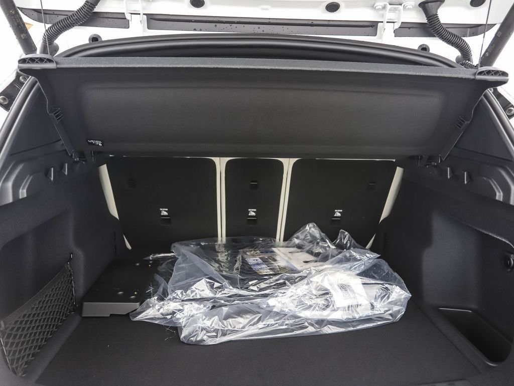 Used 2026 White Metallic BMW xDrive28i image 25