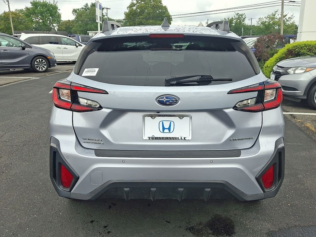 Used 2024 Ice Silver Metallic Subaru Limited image 5