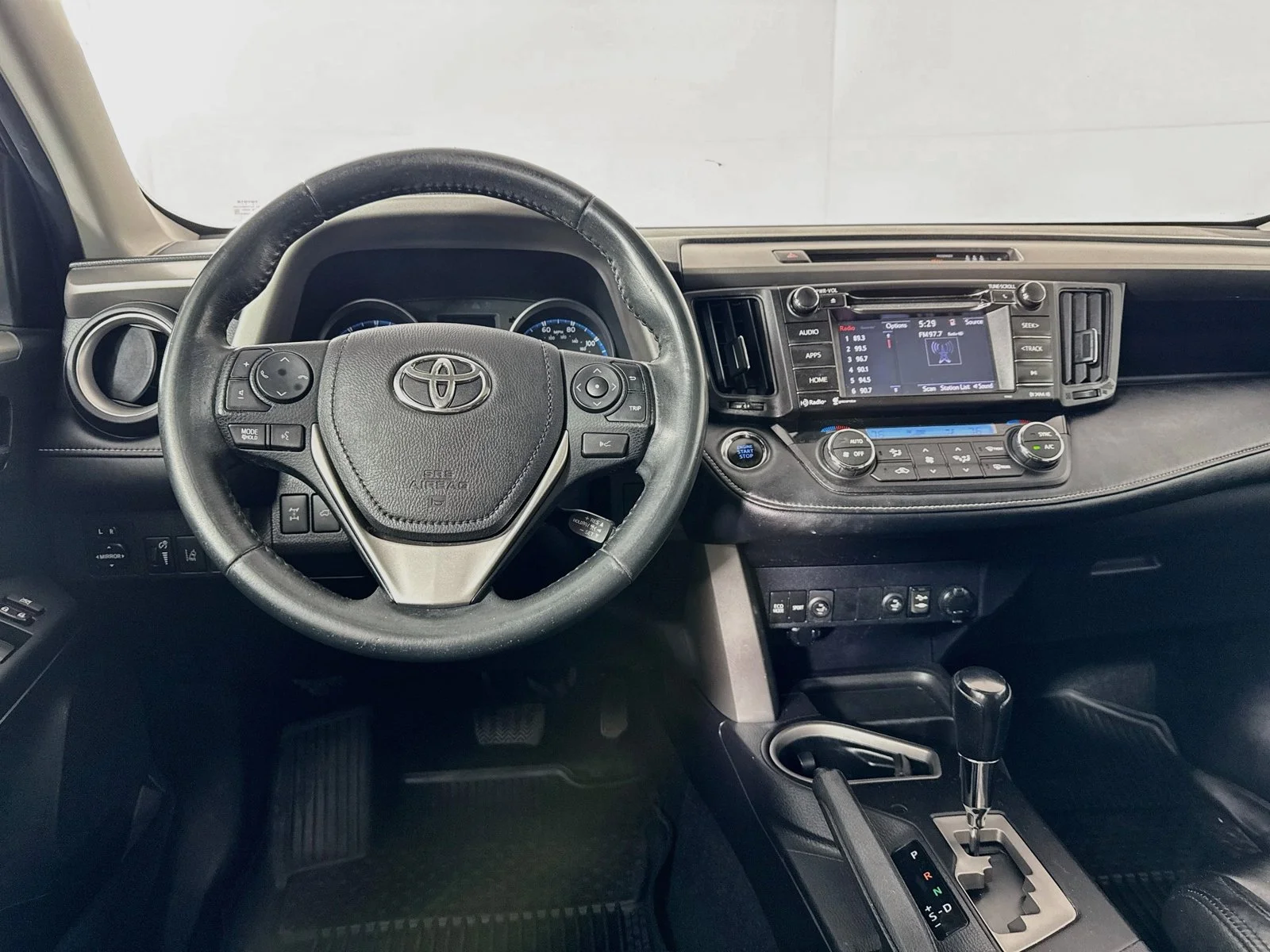 Used 2017 Gray Toyota XLE image 19