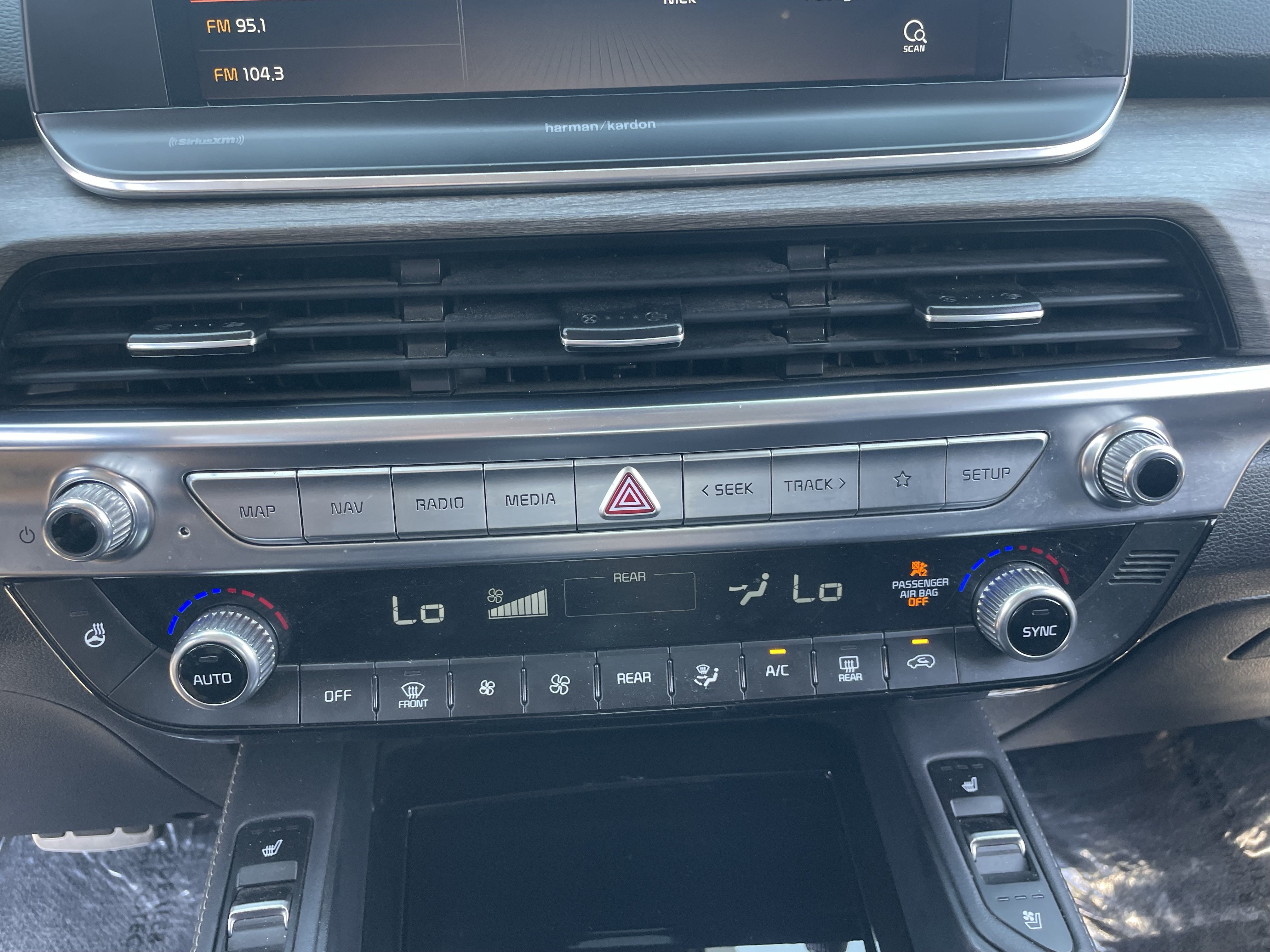 Used 2021 Glacial White Pearl Kia SX image 22