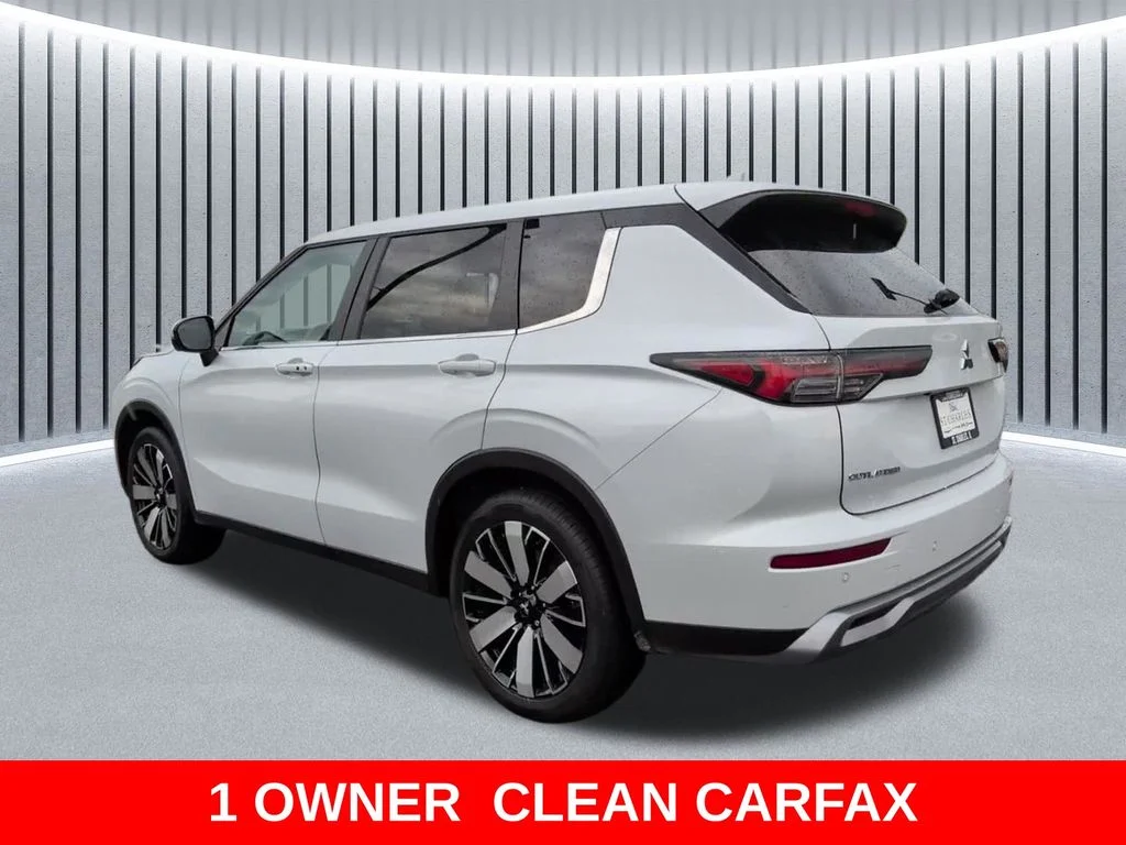 Used 2025 White Mitsubishi SE image 7