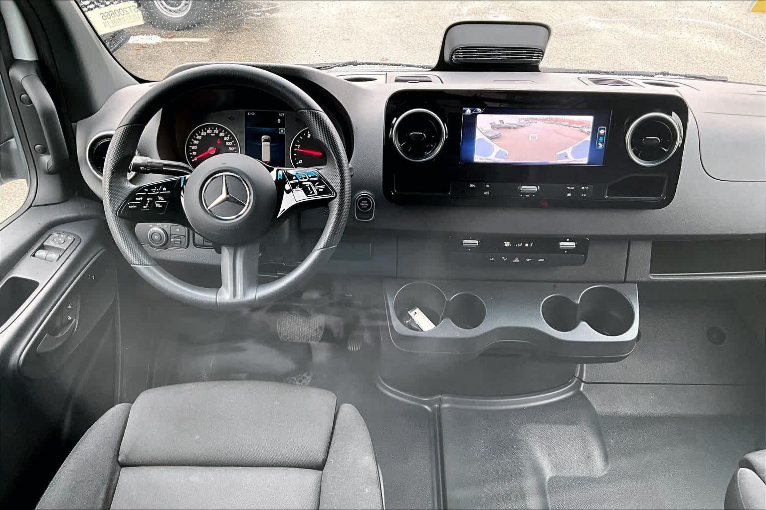 Used 2025 Arctic White Mercedes-Benz  image 6