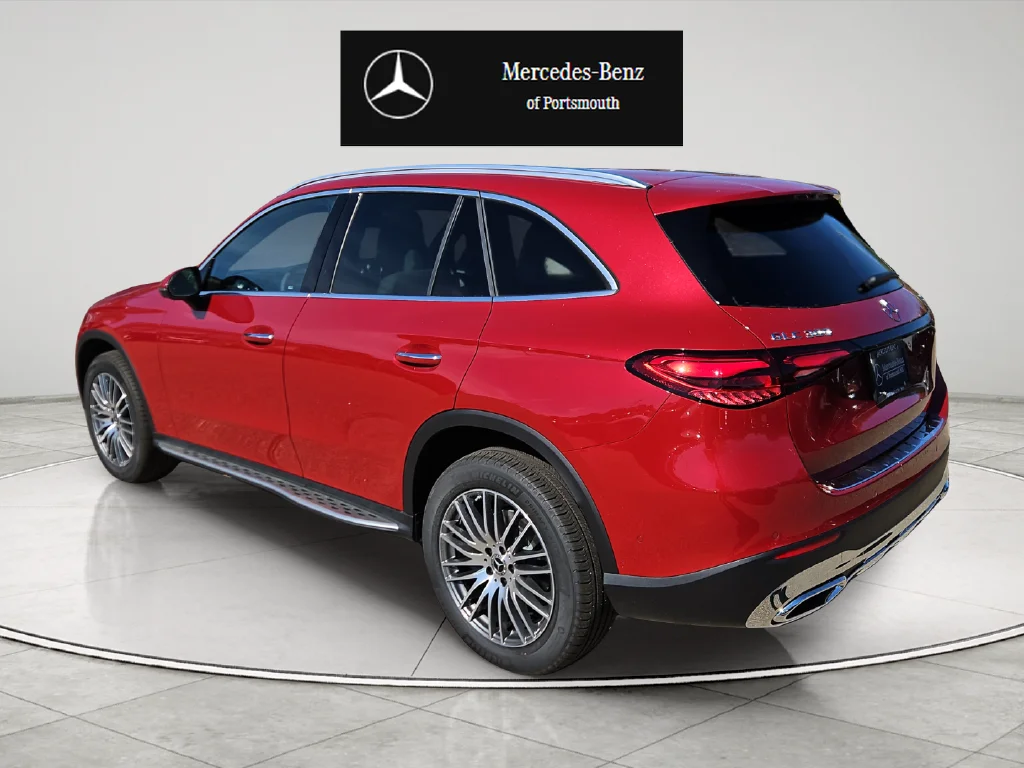 New 2027 MANUFAKTUR Patagonia Red Metallic Mercedes-Benz GLC 300 image 3