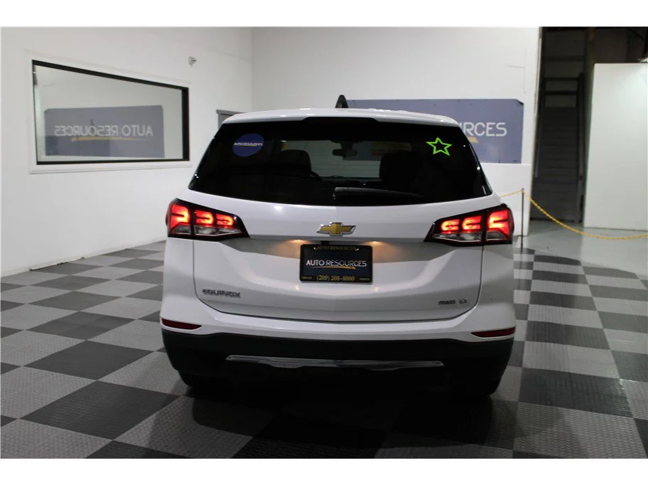 Used 2022 Summit White Chevrolet LT image 5