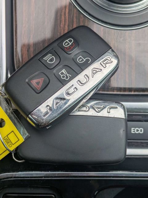 Used 2019 Silver Jaguar 30t Portfolio image 33