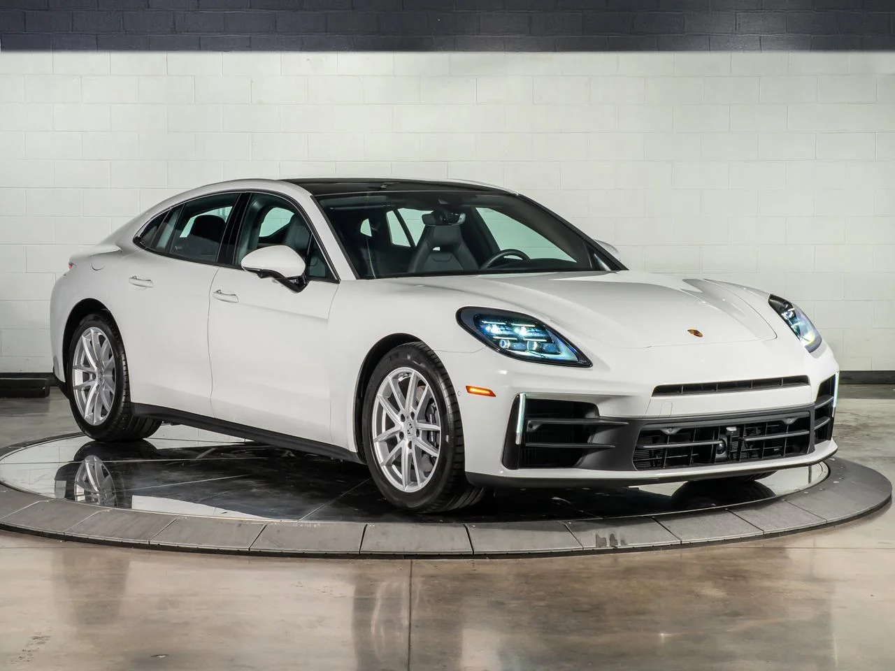 Used 2025 White Porsche  image 7