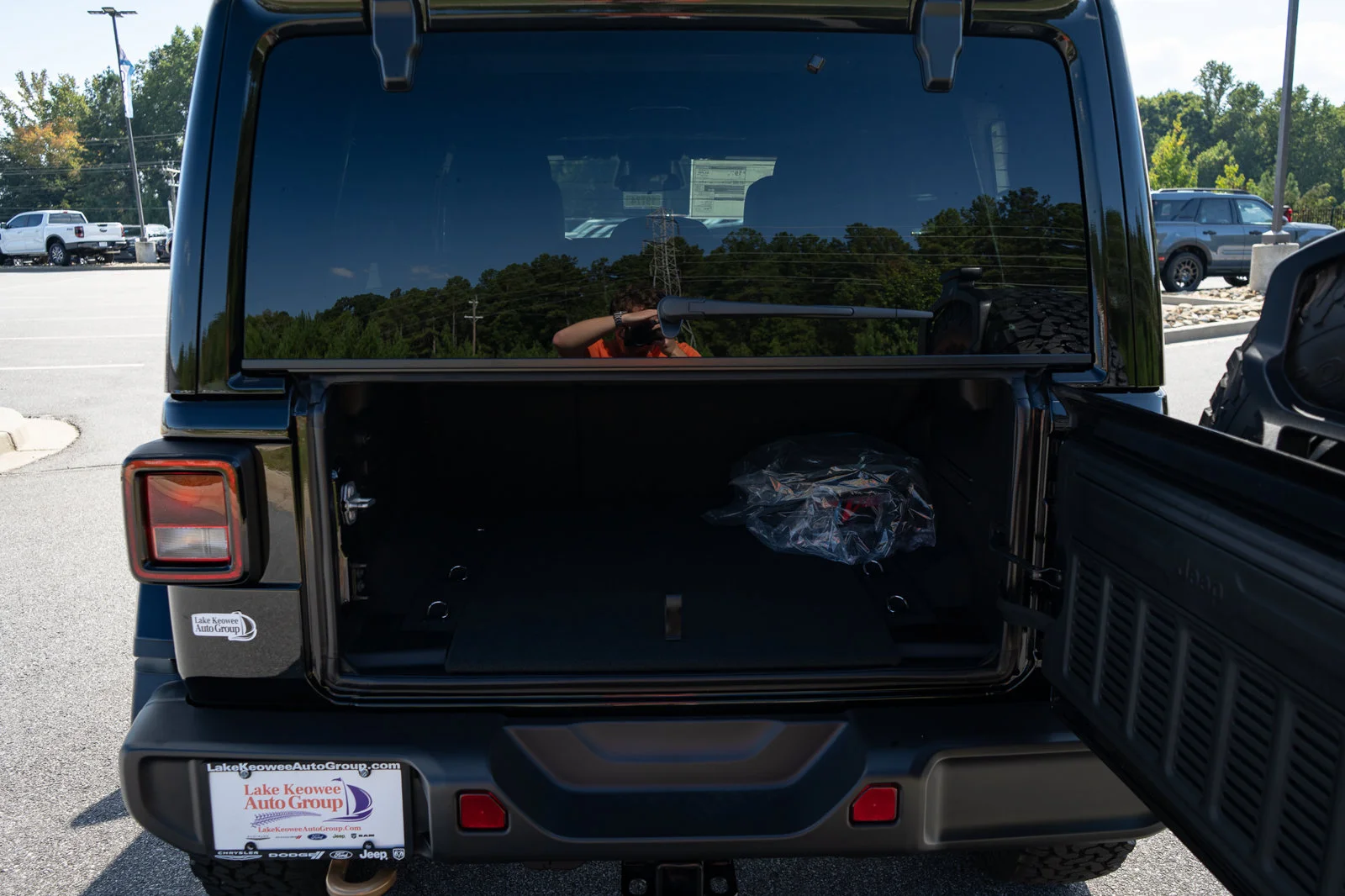 New 2027 Black Clear-Coat Paint Jeep  image 10