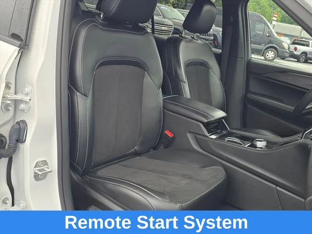 Used 2023 White Jeep Altitude image 14