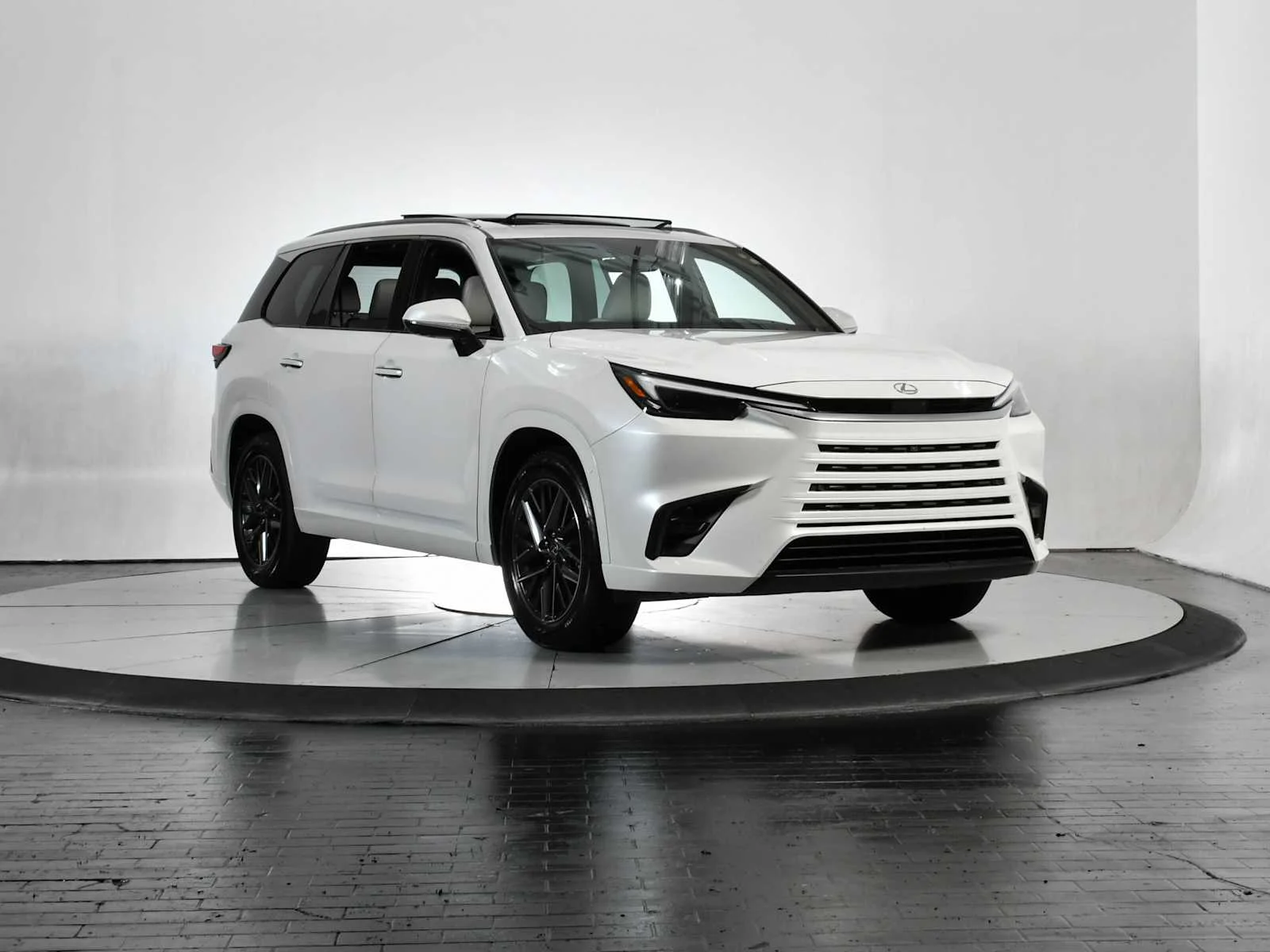 Certified Used 2025 WIND CHILL PEARL Lexus Premium image 9