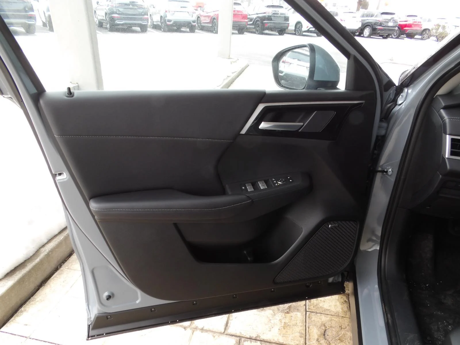 New 2026 Graphite Gray Mitsubishi SE image 18
