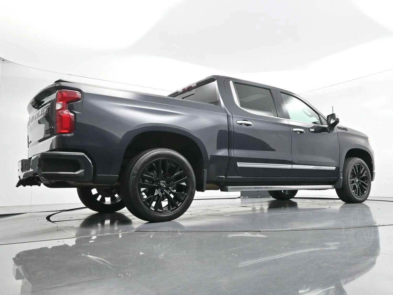 Used 2023 Dark Ash Metallic Chevrolet High Country image 46