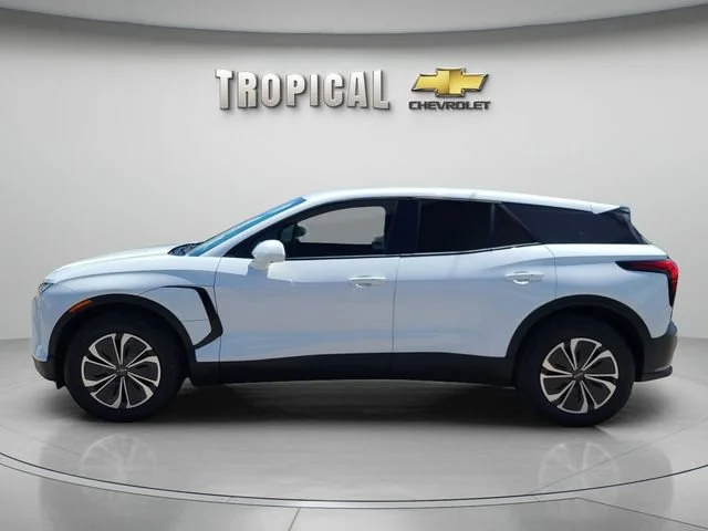 New 2025 Summit White Chevrolet LT image 2