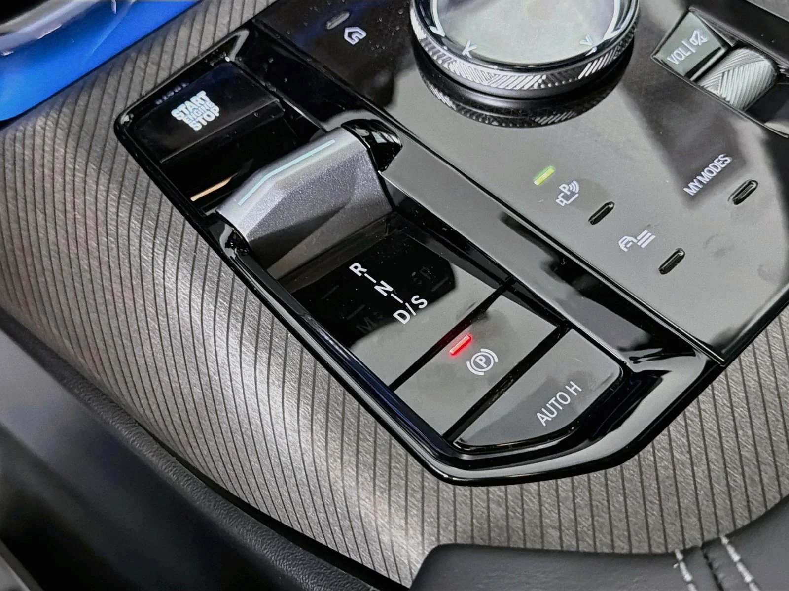 New 2026 Dune Grey Metallic BMW M50 xDrive image 16